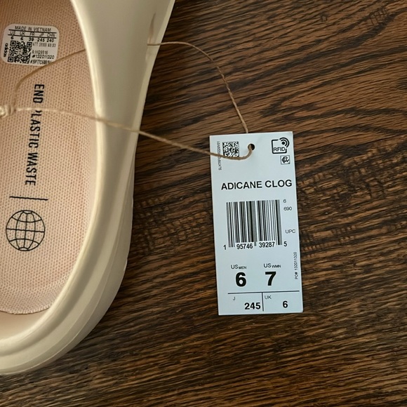 Brand new Adidas clogs/slides - Picture 4 of 5